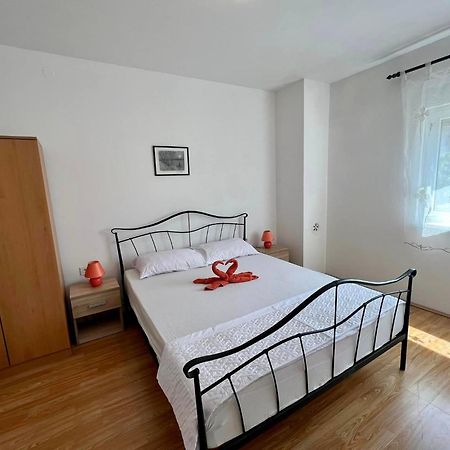 Apartments Monika Бибине Екстериор снимка