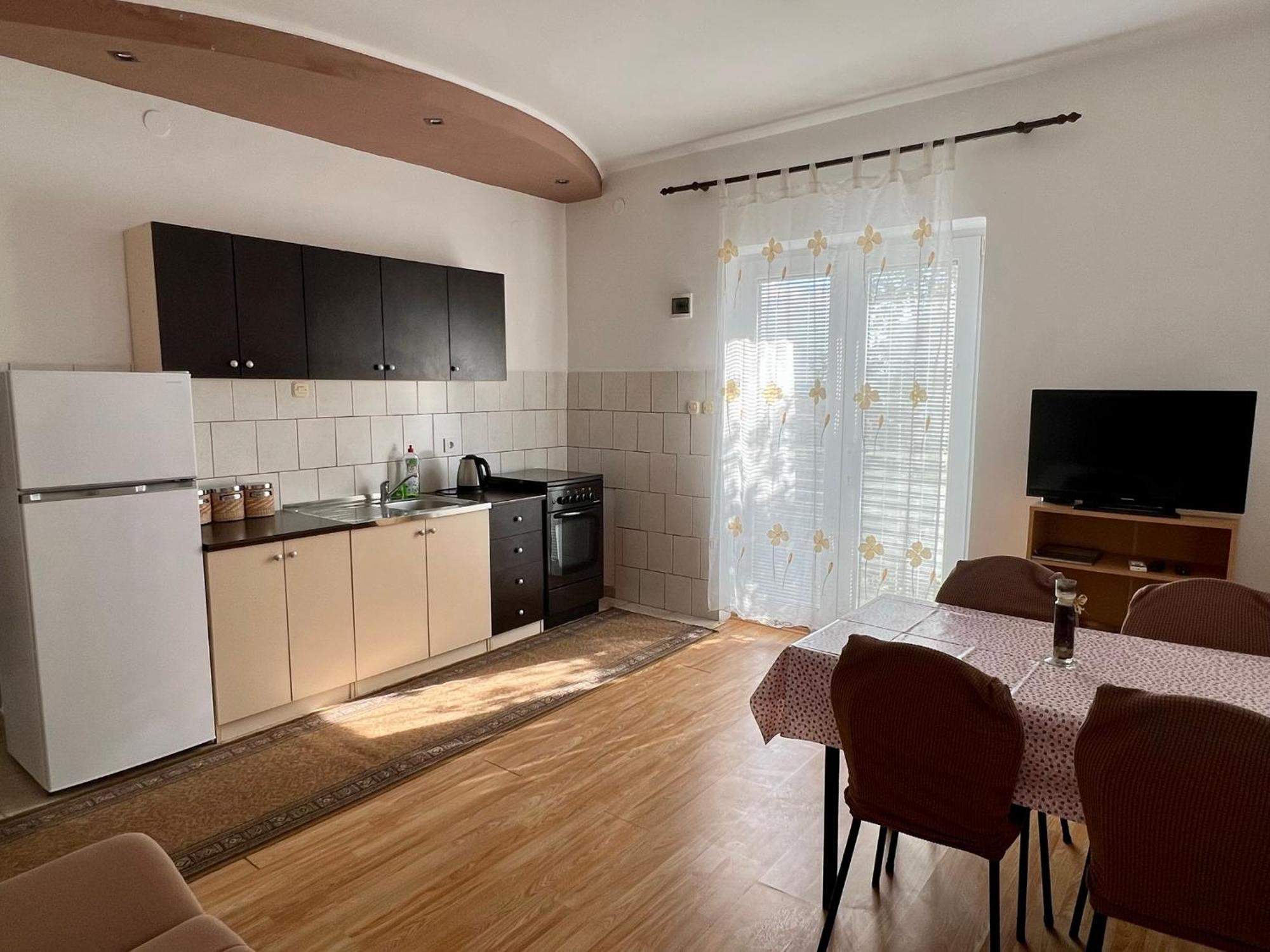 Apartments Monika Бибине Екстериор снимка