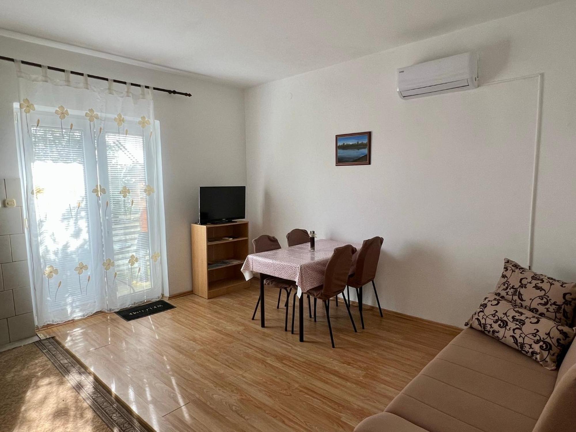 Apartments Monika Бибине Екстериор снимка