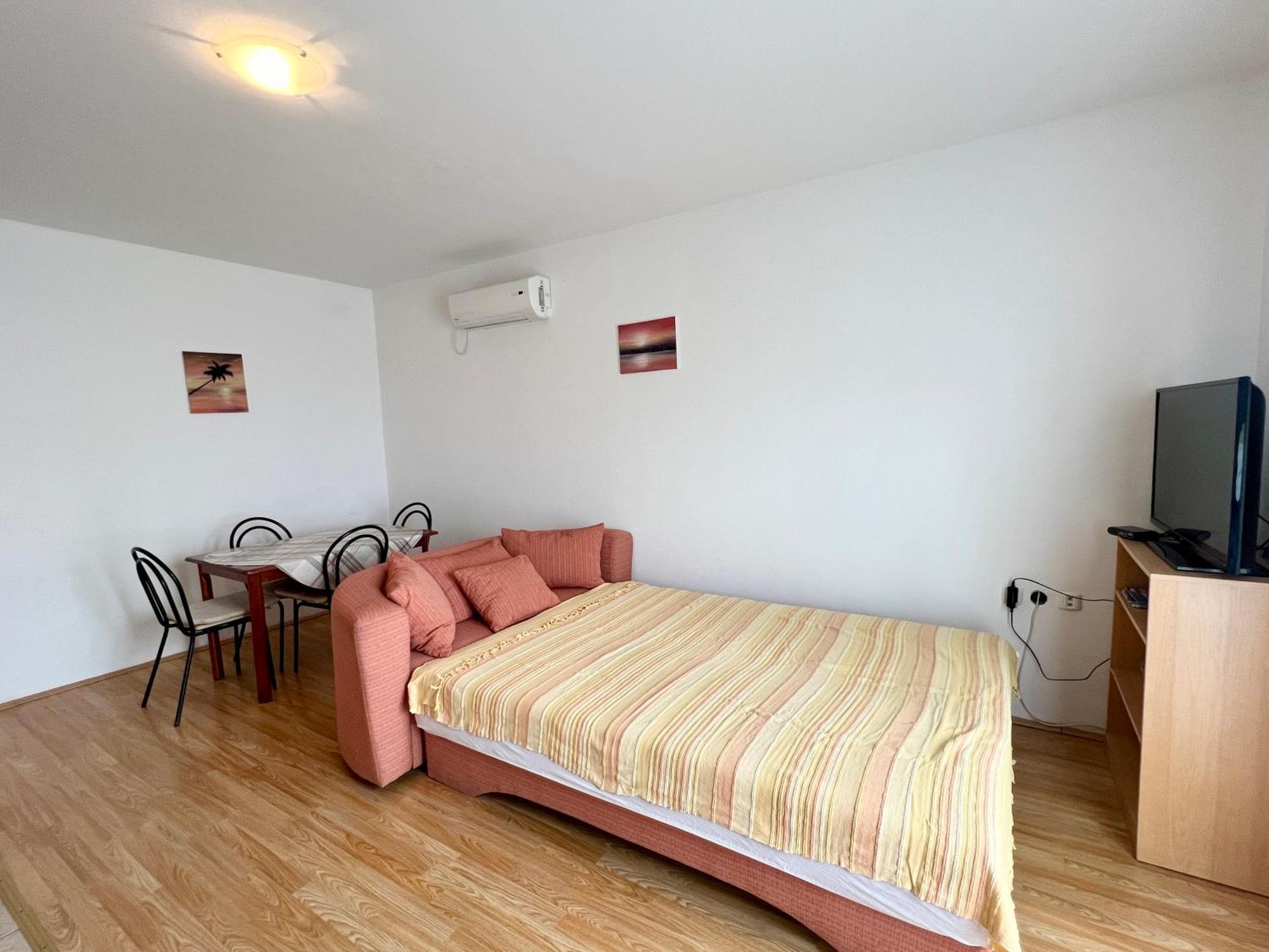 Apartments Monika Бибине Екстериор снимка